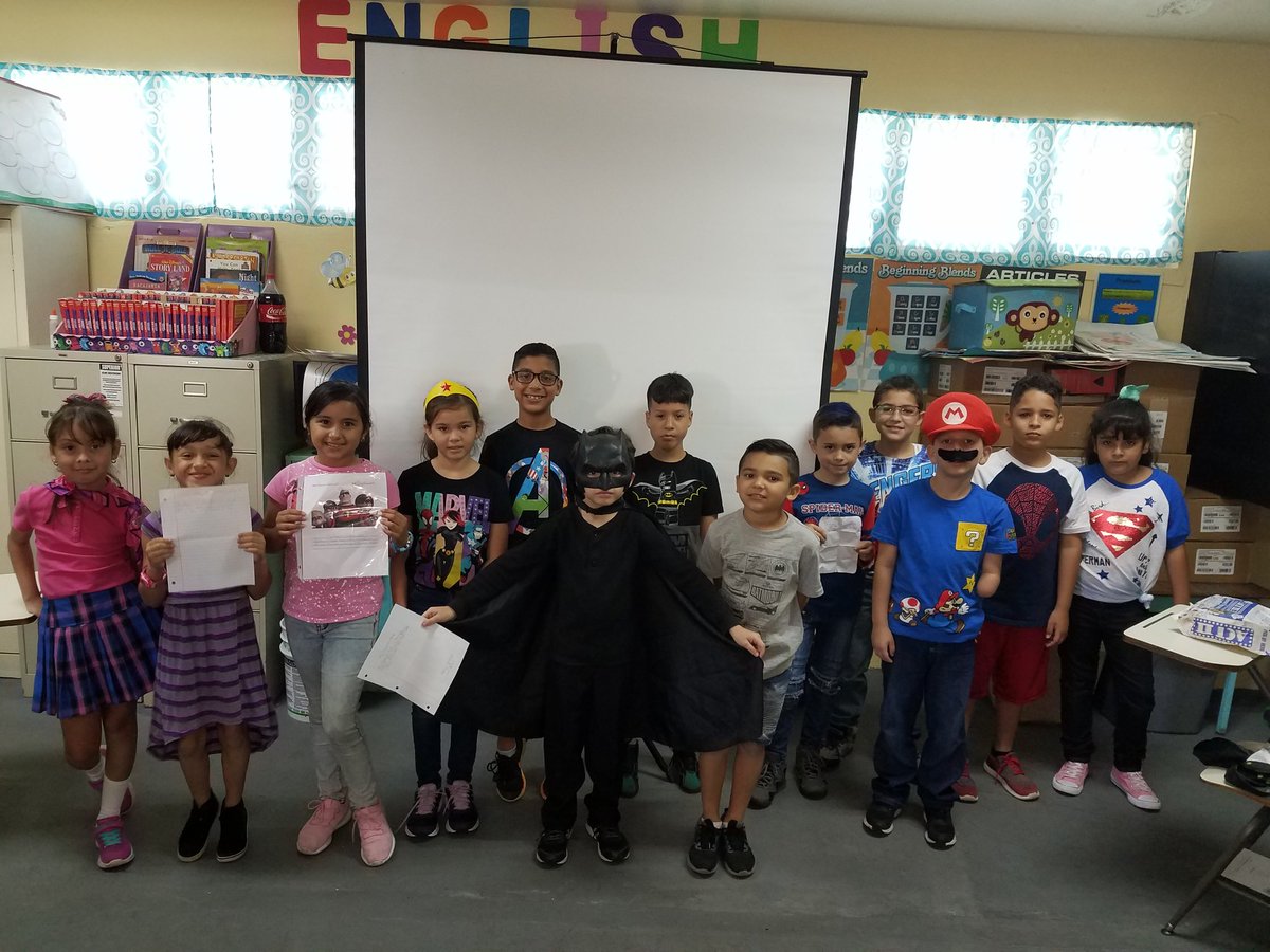AngelaR72042318's tweet photo. English Week at Epifanio Estrada Isabela@EscD15404 school. @SecEducacionPR  @OREMayaguez @JuliaLKelleher @SecEducacionPR https://t.co/5Kj8wNGXYo