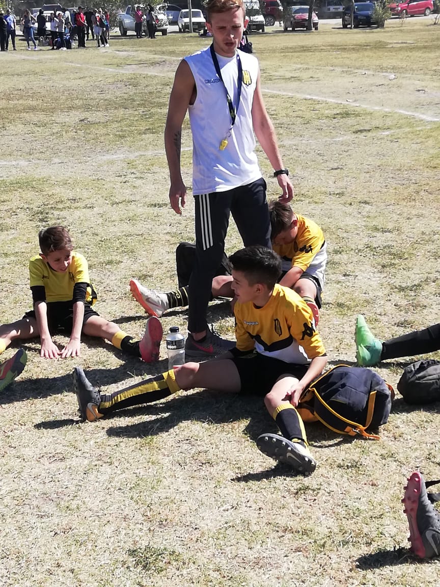 wandazenobi's tweet photo. Felicitaciones #Cat07 #Olimpo #DtManuelCheiles #LosGuerreros participando en torneo de Club Liniers,ganaron los 2 partidos iniciales. Mañana se define @Olimpo_Oficial @doblecincobahia @Ligadelsurbb @zelayavh @altierimauro #SemilleroDelSur https://t.co/nIyC7jFdus