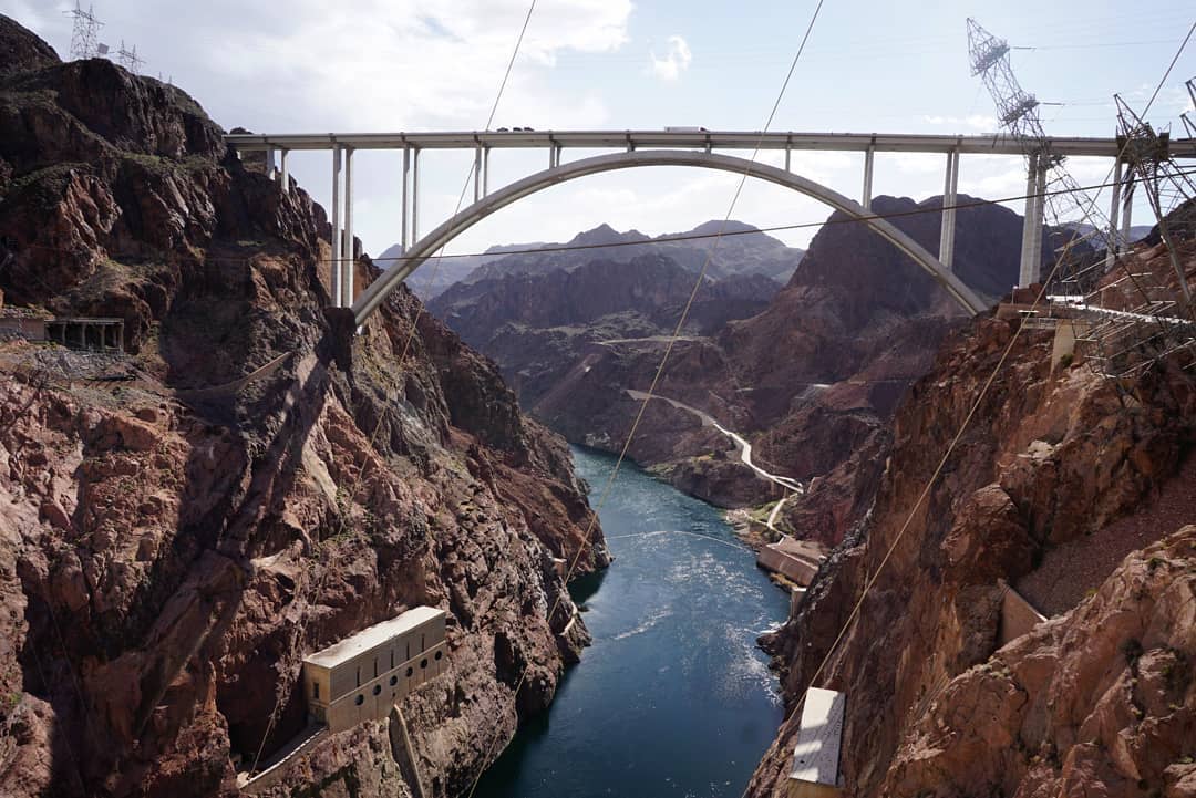 jjdelc's tweet photo. 3 years ago, when in. #vegas definitely take half day to visit the #hoverdam. #dam #redrocks #roadtrip #bridge #arizona #stateline #river #travel #solo #solotravel #trip #vacation https://t.co/HuyKbbrsQo https://t.co/FIjtjSnOwO