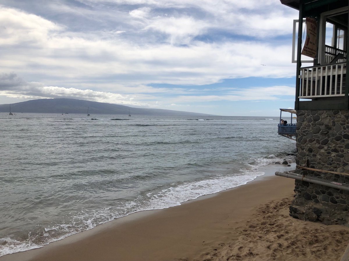 JStrickbine's tweet photo. Maui doesn’t suck! https://t.co/TqEd9DRYV0