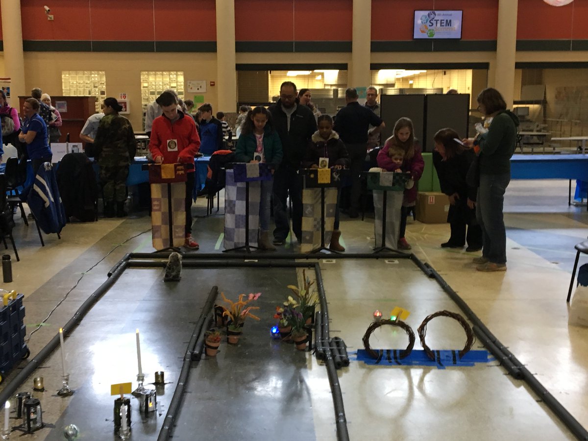 Freedom_MS_SCPS's tweet photo. FMS was proud to be a part of the #STEM16 Summit on March 2nd at the @scslibraries Booth. We designed a Harry Potter @Sphero track as part of the Robotic World of Harry Potter. It will be set up in the @SCS_FMS_Library soon for our students to experience. @sarahanndornan https://t.co/zuUubmJu1i