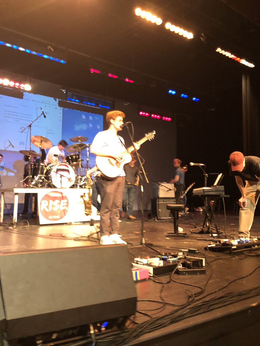 jbrown0503's tweet image. Time to get this #ConcertForACure started — Mutton Chops, Walker Burroughs, and Riverbend!! #RISE #VHPRIDE