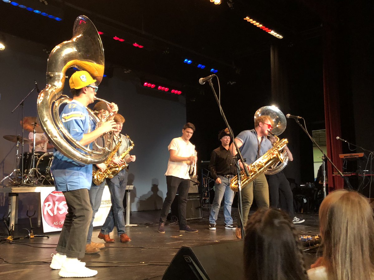 jbrown0503's tweet image. Time to get this #ConcertForACure started — Mutton Chops, Walker Burroughs, and Riverbend!! #RISE #VHPRIDE