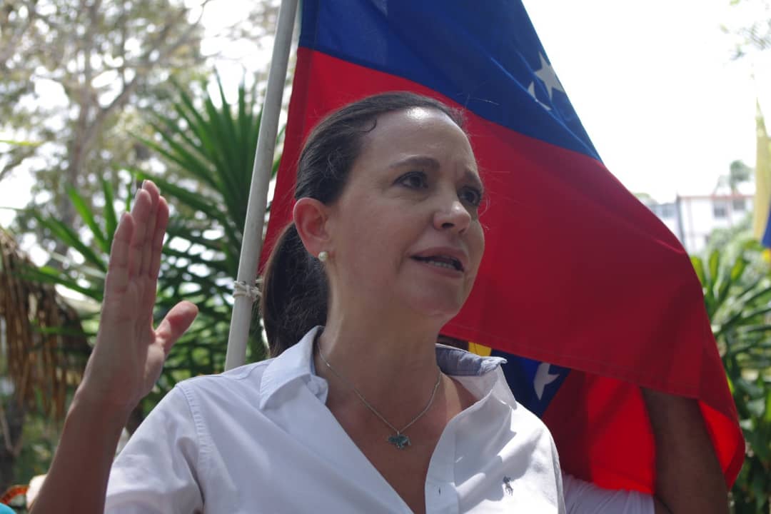 VenteVenezuela's tweet photo. #Caracas | @MariaCorinaYA: Hoy hay venezolanos muriendo en los hospitales por el apagón provocado por el régimen. Esos venezolanos están siendo asesinados. #VenteConTodo https://t.co/9rLgBsckpV