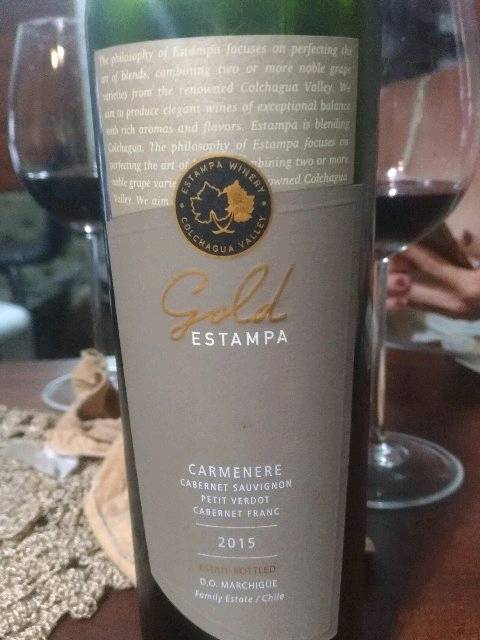 Belíssimo blend Chileno de coloração vermelha Rubi inte…. Wine de <a href="/EstampaWine/">Estampa</a> via @Vivino: vivino.com/users/marcelo.…