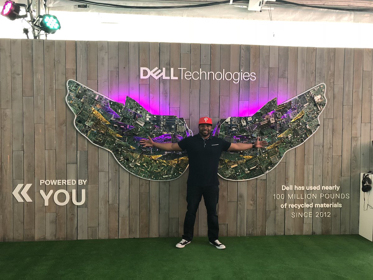 Rsimmons_61's tweet photo. Hanging at the Dell Experience Lounge! #DellExperience #SWSW2019 https://t.co/2CW4O8uL53