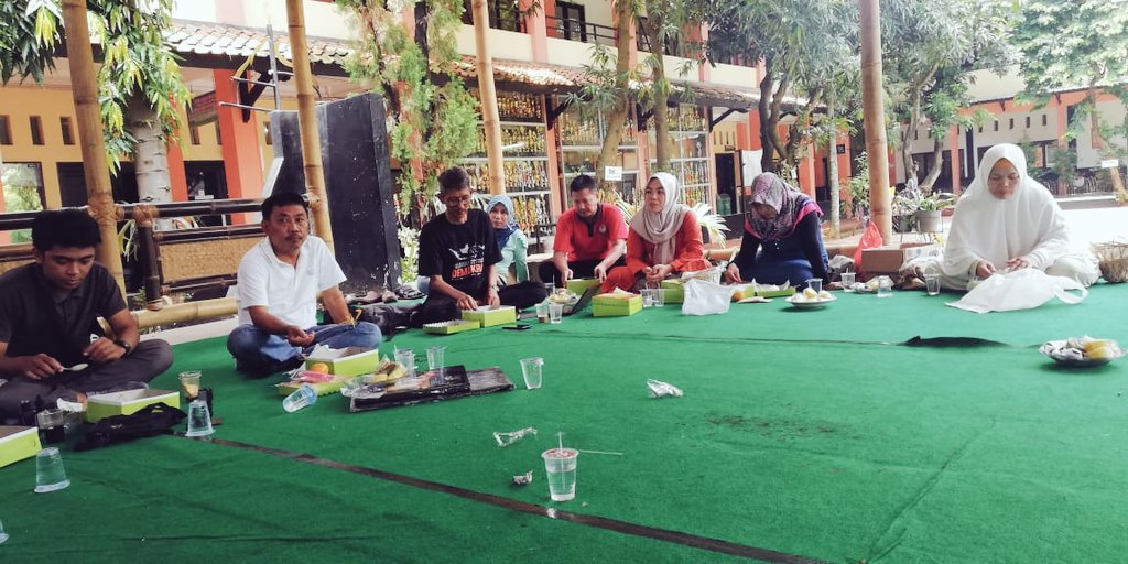 smanda_berkicau's tweet photo. Keseruan rapat pengurus, penasihat & pelindung IKA SMANDA Purwakarta kemarin (09 Maret 2019) di smanda pwk #smanda #smandapwk #smandapurwakarta #purwakarta #sman2purwakarta https://t.co/skcgiWMayj