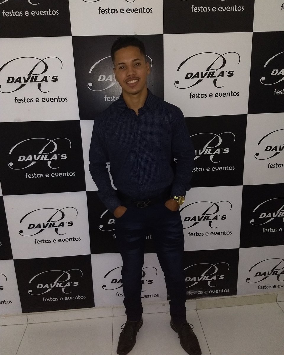 Anderson01Detr1's tweet photo. A moda muda. O estilo eterniza quem tem bom gosto.. 🤵🏻👌🏼

#HomemComEstilo👌🏼 https://t.co/eS5f9VNJAY