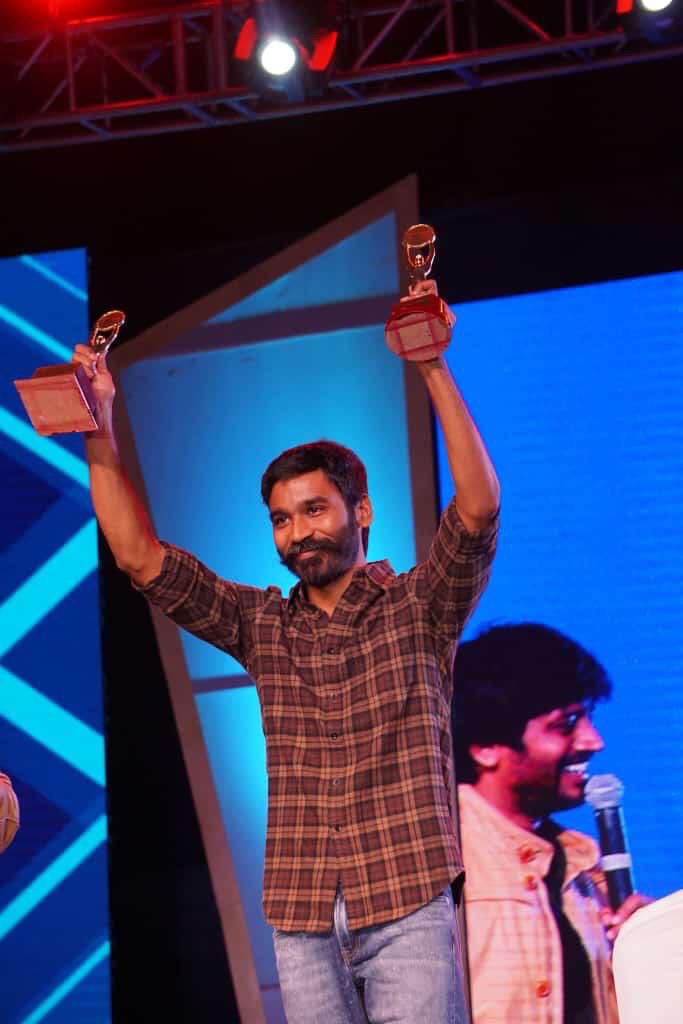 iamveeradhanush's tweet photo. #CharmingDhanush πβ€ at #AnnaUniversityAward #Techofes_19
.
@dhanushkraja #Techofes19
#AnnaUniversityAwards2019 https://t.co/i2mUwyQicZ