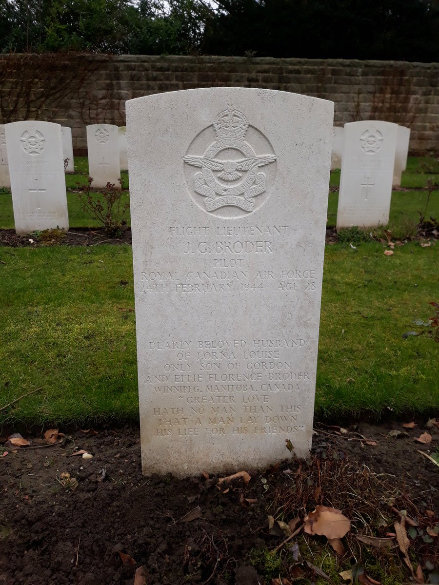 ElizbethjmSmith's tweet image. I spotted this one this week @CWGC #Stonefall Would love to know the reason for the long inscription @MaxDutton2 any suggestions?
