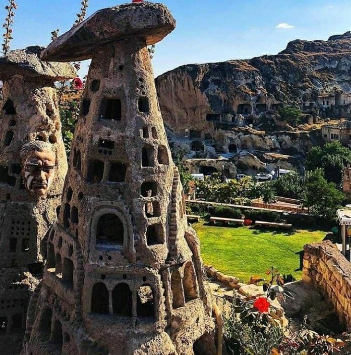 kulmustafa77_ac's tweet photo. Eşsiz güzelliklerin diyarı #Kapadokya’mızdan selamlar, mutlu hafta sonları...

#pazar #Nevşehir #balon #Türkiye
#sunday #ballons #Cappadocia #Turkey 🇹🇷 https://t.co/EA5c3bc2RG