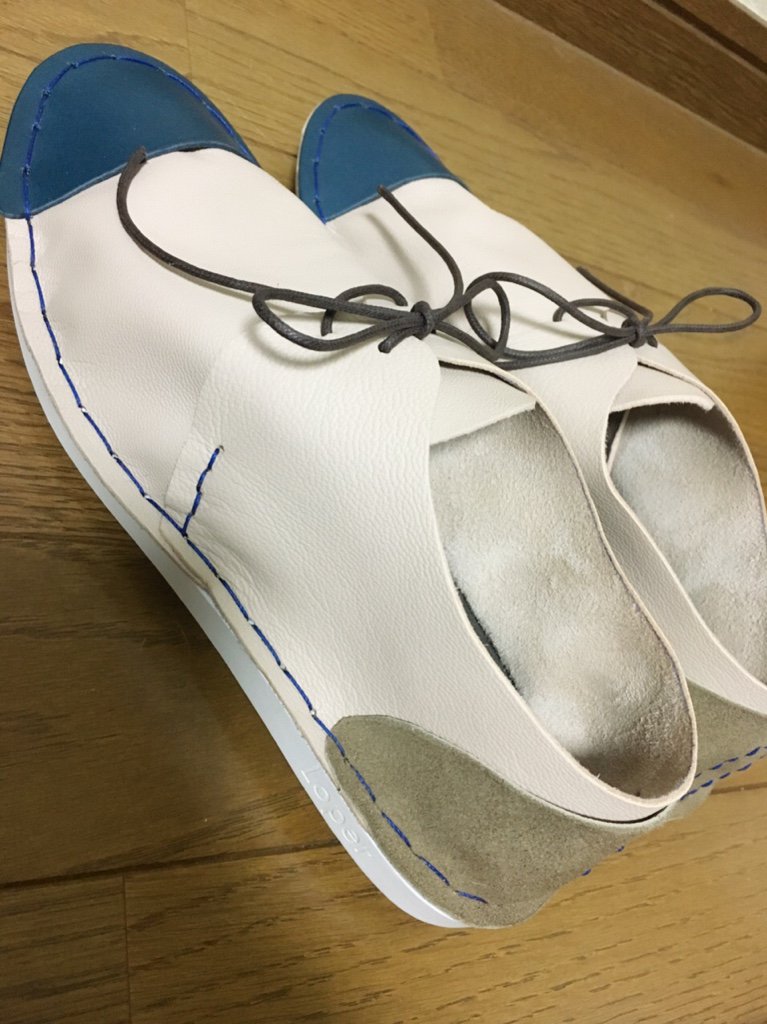 rera_frele's tweet image. この前Twitterで見た靴作るキット即購入してさっそく作ってみた☺️
レザークラフト初めてだけど楽しかった〜！！
自分で靴作れるなんてすごいなー！推しカラーも入れた💙
#proef 
#Loper