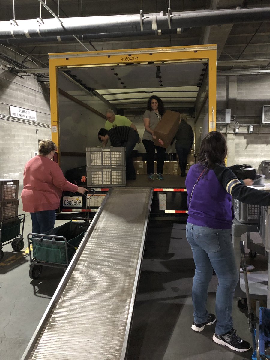 WSIPC's tweet image. Giant Truck? ✔️ Fun props and signs? ✔️ A crew of WSIPC staff ready to rock the #WASWUG conference? ✔️ Let&apos;s Do This! 🖖
 
#BehindTheScenes #wsipc #edtech #skyward