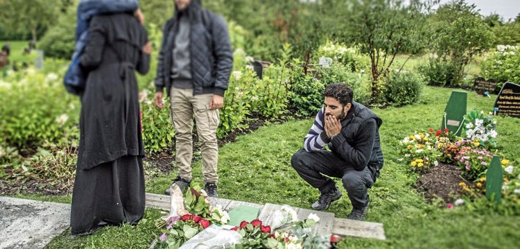 ”Pang! Pang! Pang!.....Pang! Du hör skottet som tar själen ur kroppen.” Oerhört fint reportage av <a href="/NegraE/">Negra Efendić</a> &amp; <a href="/sell_asell/">Yvonne Åsell</a> om unga killar, dödsskjutningar och hur det kanske hade kunnat bli annorlunda. Läs nu! svd.se/pang-pang-du-h…