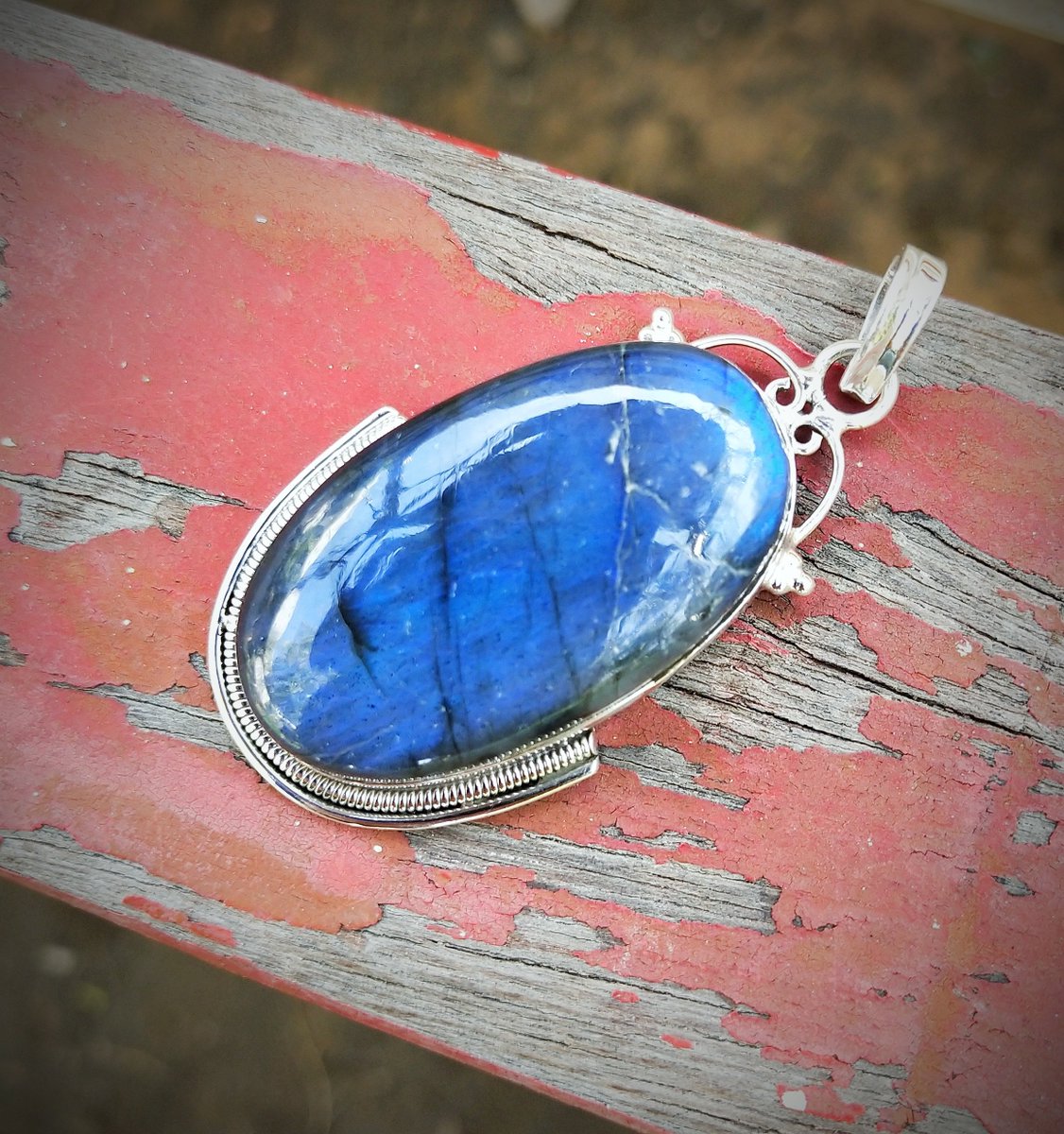 Labradorite Pendant 925 Sterling Silver 

Buy At : etsy.com/in-en/listing/…

#labradorite #labradoritependant #silverpendant #gemstonependant #bohopendant #oval #largelabradorite #blue