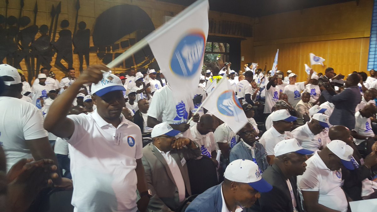 abelamundala's tweet photo. #Mars2018 - #Mars2019: Une année depuis la création de la plate @Ensemble_MK du psdt @moise_katumbi avec le meilleur programme de Gouvernance qui répose sur 4 piliers: l'État; l'Humain; la Croissance et le Climat!
L'injustice n'etouffera pas cette grande vision pour la #RDC. https://t.co/5BFWn5dtmP