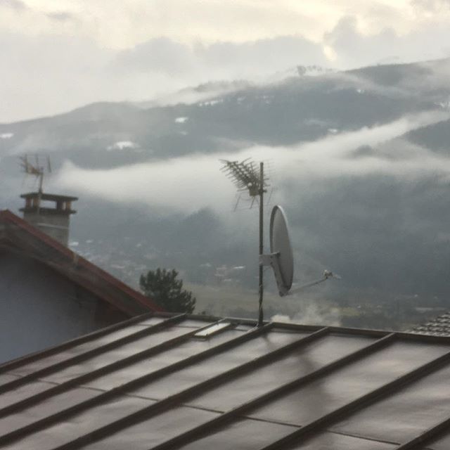 Midweeks_net's tweet photo. Pourquoi dois-je partir ? #savoie #montagne #ski #midweek #midweeks #business #success #ilovemylife https://t.co/G5DxKvx7yU https://t.co/Vt5SvzvCvm