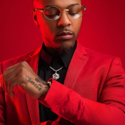 Happy birthday to you bow wow  .wish you many other years and happiness   