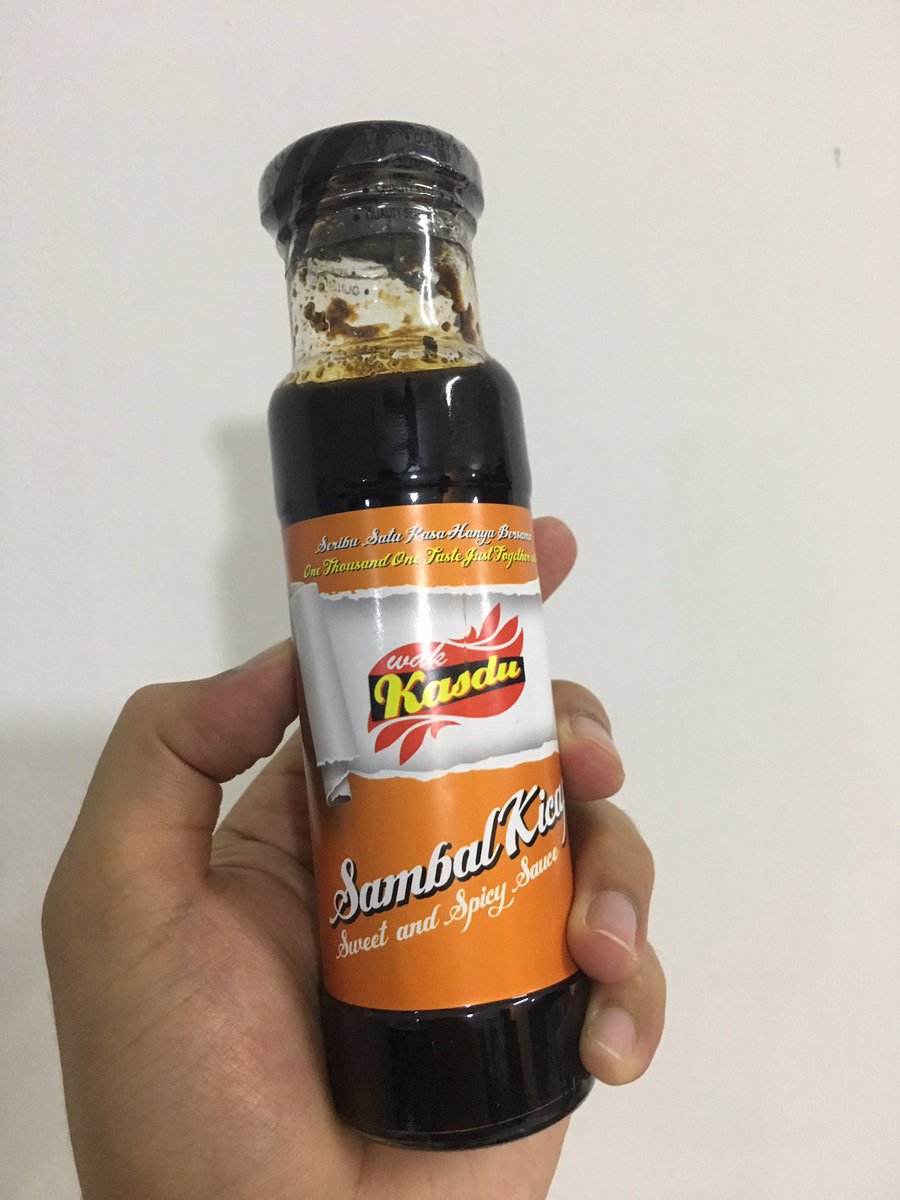 theharisayub's tweet image. Sekarang ni dah ada sambal kicap botol besar (200g)! 😱 padu beb padu. Makan dgn pisang goreng mmg layan 🤤 #tempekriukkriuk #sambalkicap