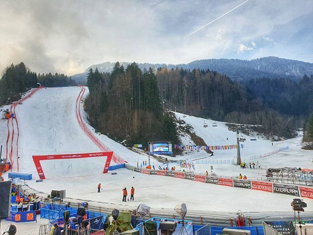 NO FOG TODAY! Which can only mean one thing... it's zick-zack time! 🙌

Come to <a href="/kranjskagora/">Kranjska Gora</a> or tune in for the first run at 9.30!
.
.
.
#vitranc2019 #kranjskagora #fisalpine  #worldcup ift.tt/2Hc80fv