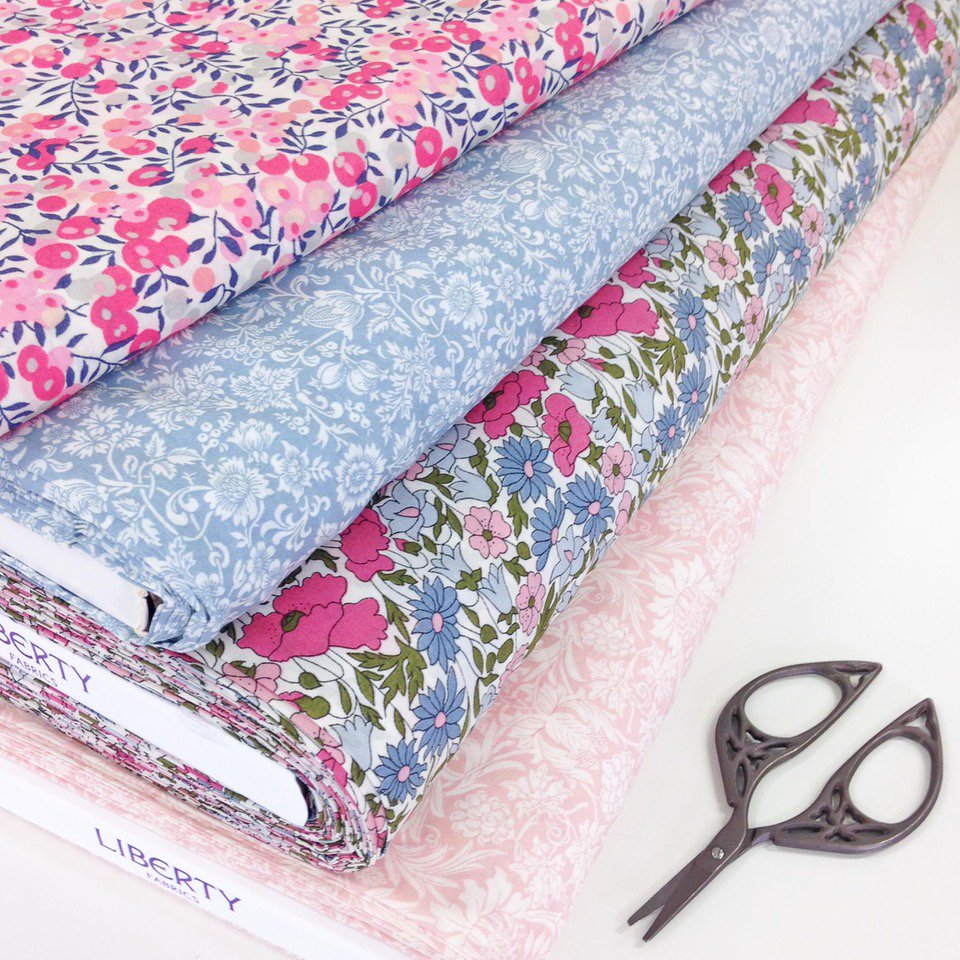 alicecarolines's tweet image. Everyone did a little sharp intake of breath when Caroline #finally decided on her bundle.  It&apos;s super pretty alicecaroline.com/product/libert… #pinksandgreys #pinkliberty #greyliberty #whatdoyouthink