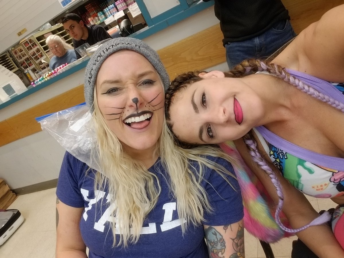 christijaynes's tweet photo. Howdy yall! From @VAWrestling #PowMeow in the house! @meowdyyall #bodykat #pow #bam #onethicckitten 🤗🌟🐱💫💥 https://t.co/mtSrihqk08