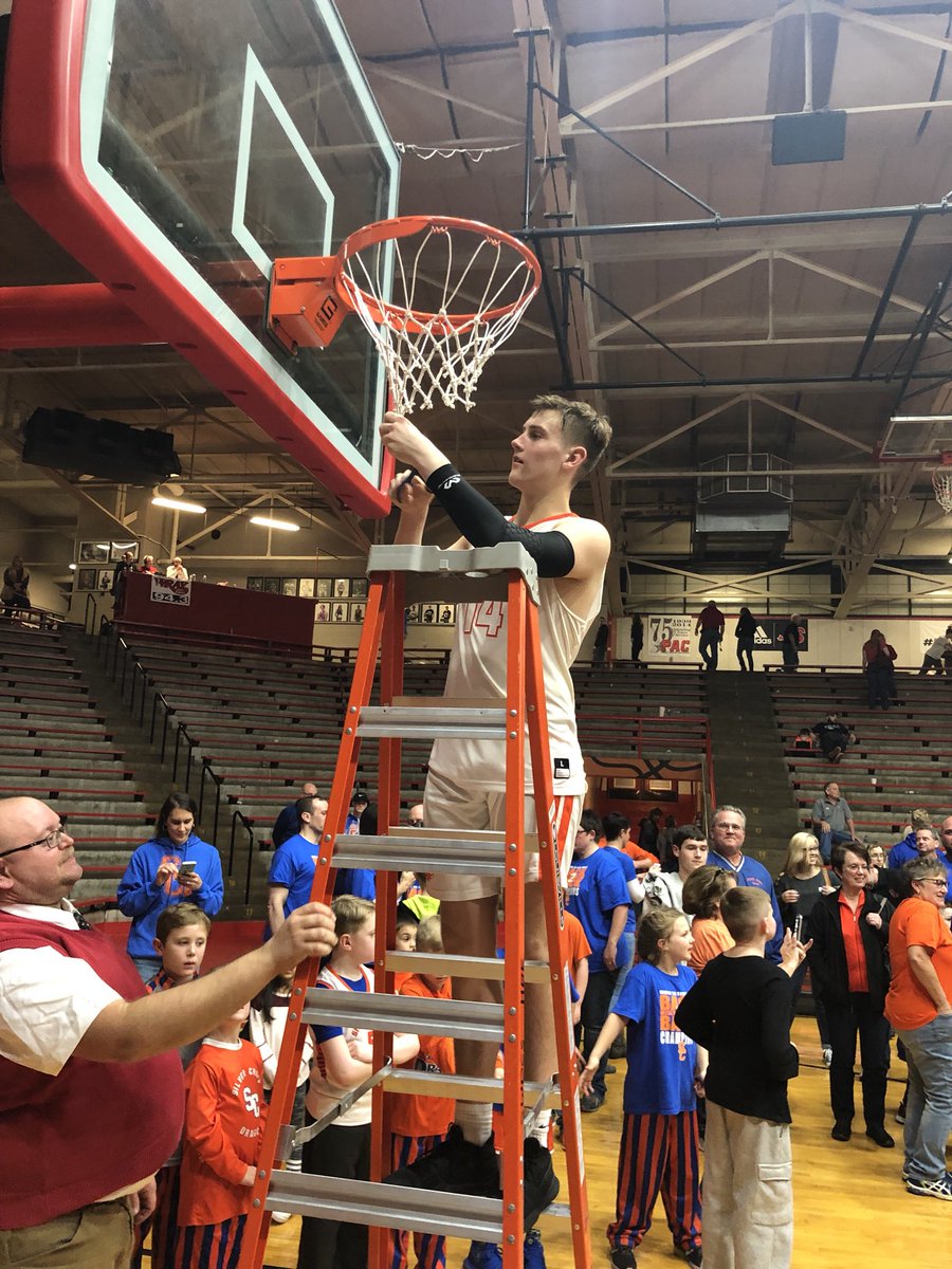 Congrats to Silver Creek on winning regionals tonight!!!!! So proud of all these boys but I’m especially so proud of my brother Jack!! Wish I could have been there tonight to cheer ya on!! Go Creek!! <a href="/SCHSBoysBball/">SCHS Boys Basketball</a>