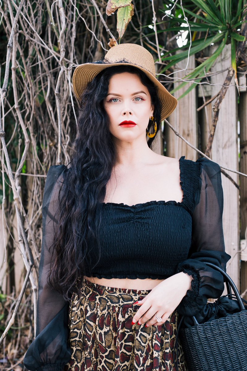 ElexisAnsley's tweet photo. Waves 🌊

Cc:@awomlab &amp; @soakiba 📸:@lexeye
💄: @mimiperroni 
#fashioneditorial #actor #creativedirection #creativephotography #model #awom #awomclub #fashion #redliner #red #love #redlips #miami #vogue #singer #songwriter #musician #blueeyes #goodmorning #hat #wavy #hair https://t.co/Bxd6nOcqA8