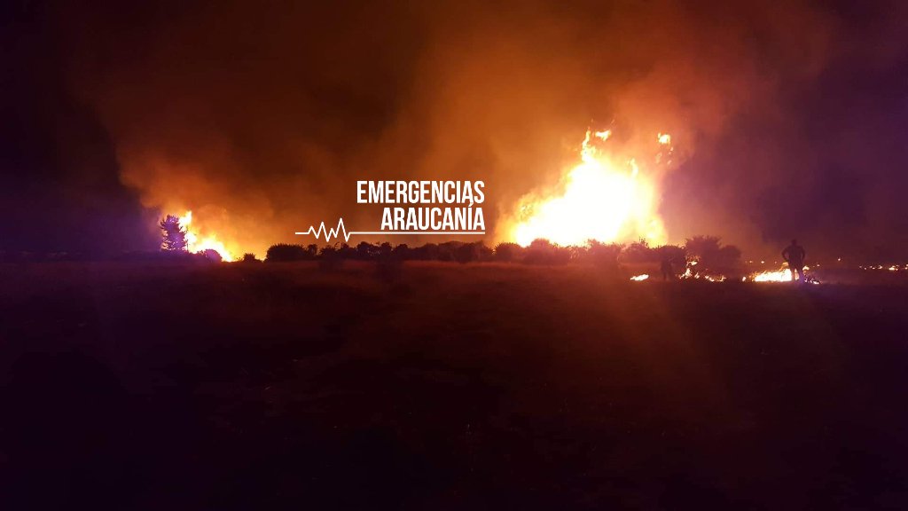 VasquezHerargem's tweet photo. #GALVARINO, a esta hora se registra incendio Forestal con peligro a viviendas en el sector Quetre https://t.co/JewUNfyv08