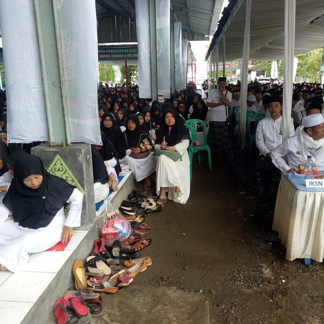 aziz_on7's tweet photo. Ketua DPC PPP purbalingga Ibu Nurul Hidayah Supriati  dengan di temani Ibu Dyah Hayuning Pratiwi menghadiri Deklarasi JKSN " jaringan Kyai Santri Nasional " siappp memenangkan Pak JOKOWI &amp; KH MA'RUF AMIN Di Pilpres 17 April  2019 untuk Kabupaten Purbalingga.
#jokowikhmarufamin https://t.co/2OCfHnR7cC