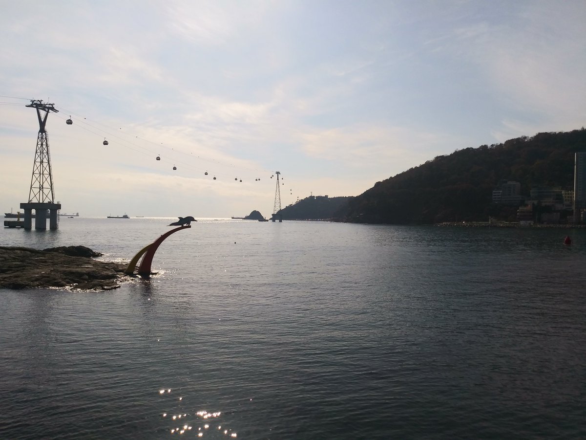 oops1945's tweet image. 인생은 경주가 아니야.

누가 1등으로 들어오느냐로
성공을 따지는 경기가 아니지.

네가 얼마나 의미 있고
행복한 시간을 보냈느냐가
바로 인생의 성공 열쇠란다.

- 마틴 루터 킹