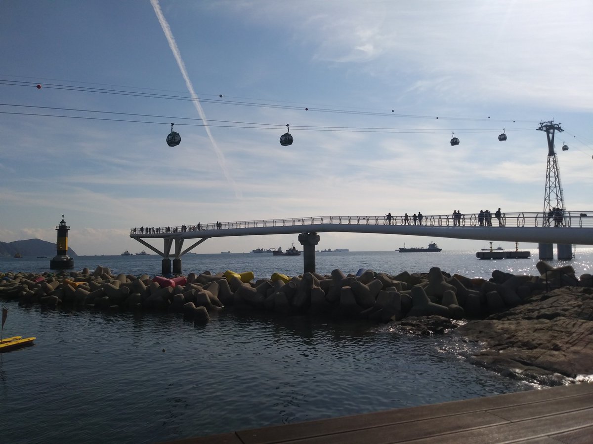 oops1945's tweet image. 인생은 경주가 아니야.

누가 1등으로 들어오느냐로
성공을 따지는 경기가 아니지.

네가 얼마나 의미 있고
행복한 시간을 보냈느냐가
바로 인생의 성공 열쇠란다.

- 마틴 루터 킹