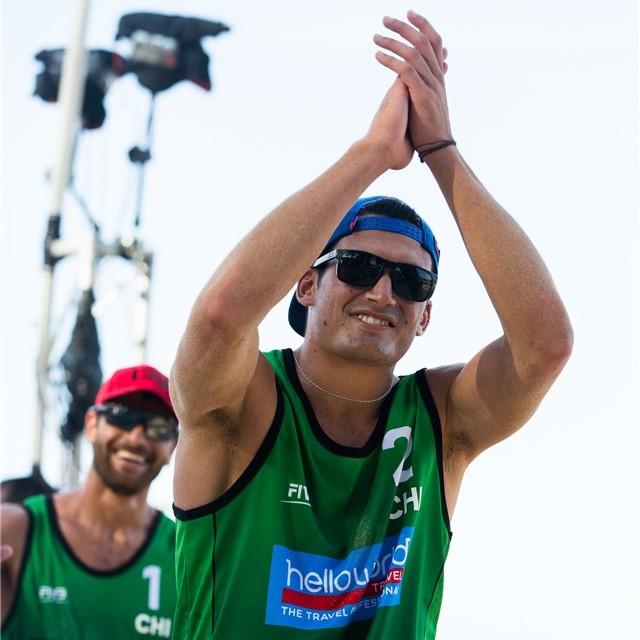 Chile's 🇨🇱 Marco &amp; Esteban Grimalt <a href="/PrimosGrimalt/">Primos Grimalt</a> are the Sydney 🇦🇺 3⭐ men's 🥇 winners! They defeat Italy's 🇮🇹 Enrico Rossi &amp; Adrian Carambula 2-0 (21-18, 21-12) to win the title! 

bit.ly/2H9jBvQ 

#BeachWorldTour #BeachVolleyball #VolleyFestManly