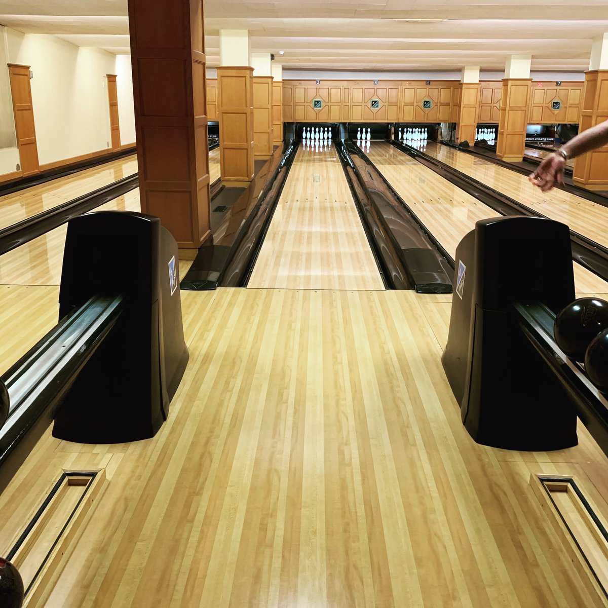 JBelmo's tweet photo. Stuff nightmares are made of right here 😂😂😂 #bowlersknow #2ballreturns #nightmare https://t.co/jjZVNdE2nz