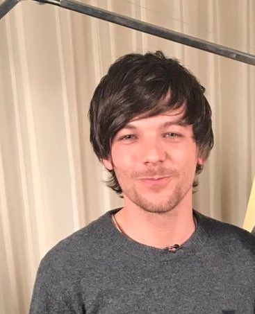 mni7lts's tweet photo. [harry es un soldado q fue considerado muerto después de estar desaparecido durante 3 años y al volver se encuentra q su omega está siendo cortejado por otro alfa, lo peor louis no lo recuerda porq perdió la memoria, michael un alfa q no dejará q harry se interponga en su camino] https://t.co/3ltIk32Lo7