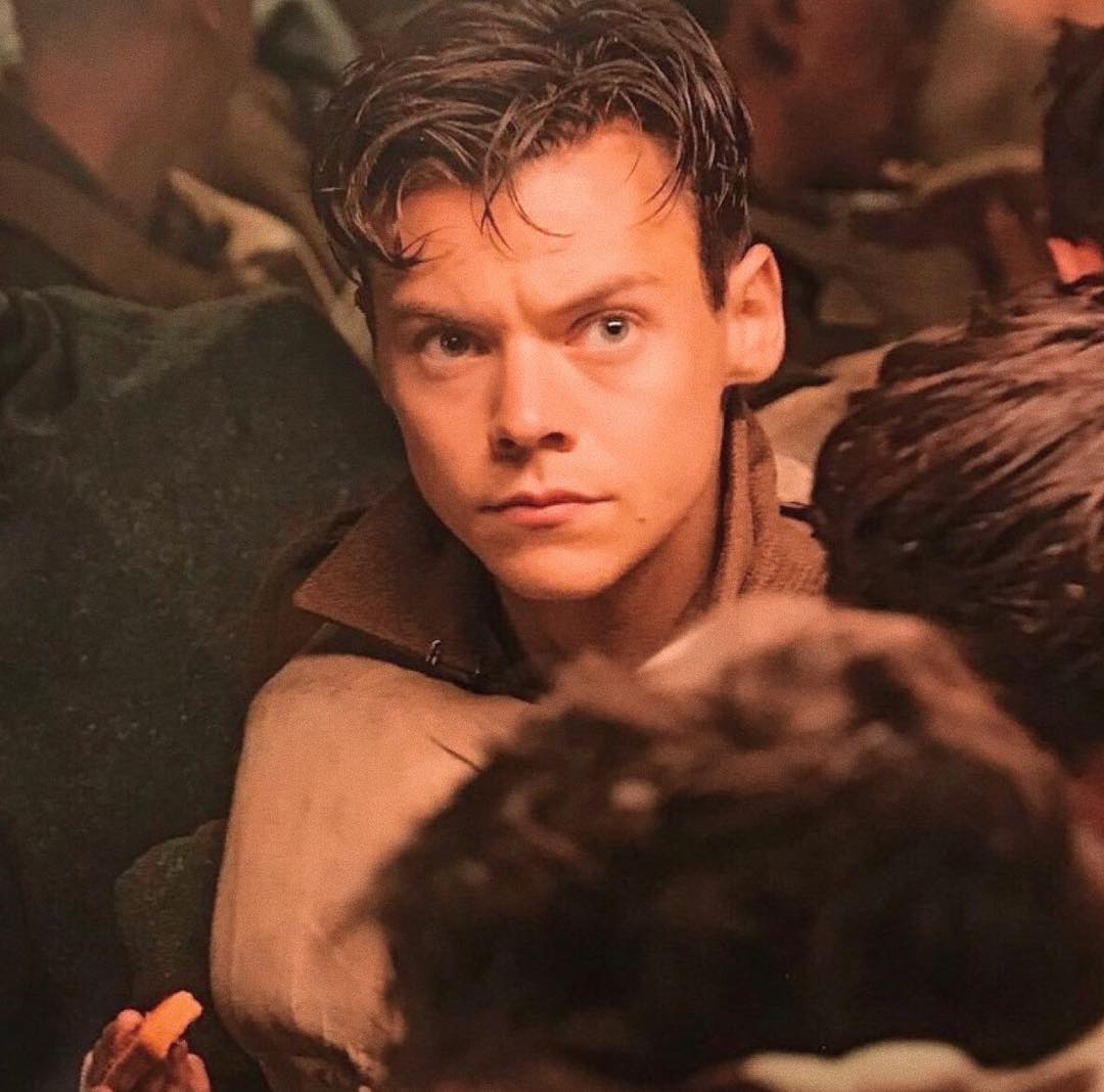 mni7lts's tweet photo. [harry es un soldado q fue considerado muerto después de estar desaparecido durante 3 años y al volver se encuentra q su omega está siendo cortejado por otro alfa, lo peor louis no lo recuerda porq perdió la memoria, michael un alfa q no dejará q harry se interponga en su camino] https://t.co/3ltIk32Lo7