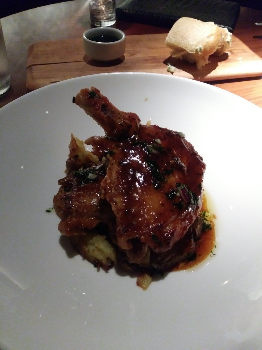 LovelyLibby09's tweet photo. Night out #STKAtlanta @eatSTK with #LeahontheRadio @LeahRadio. Not a fan of the chicken. Let's not talk about the risotto. But very chill atmosphere. Cool vibes. And great mix of #Atlantans. Now, movie night @creedmovie. #LizAndLeahATL #Peachtree #GSUMom #GSUProfM https://t.co/71xXMpp0ys