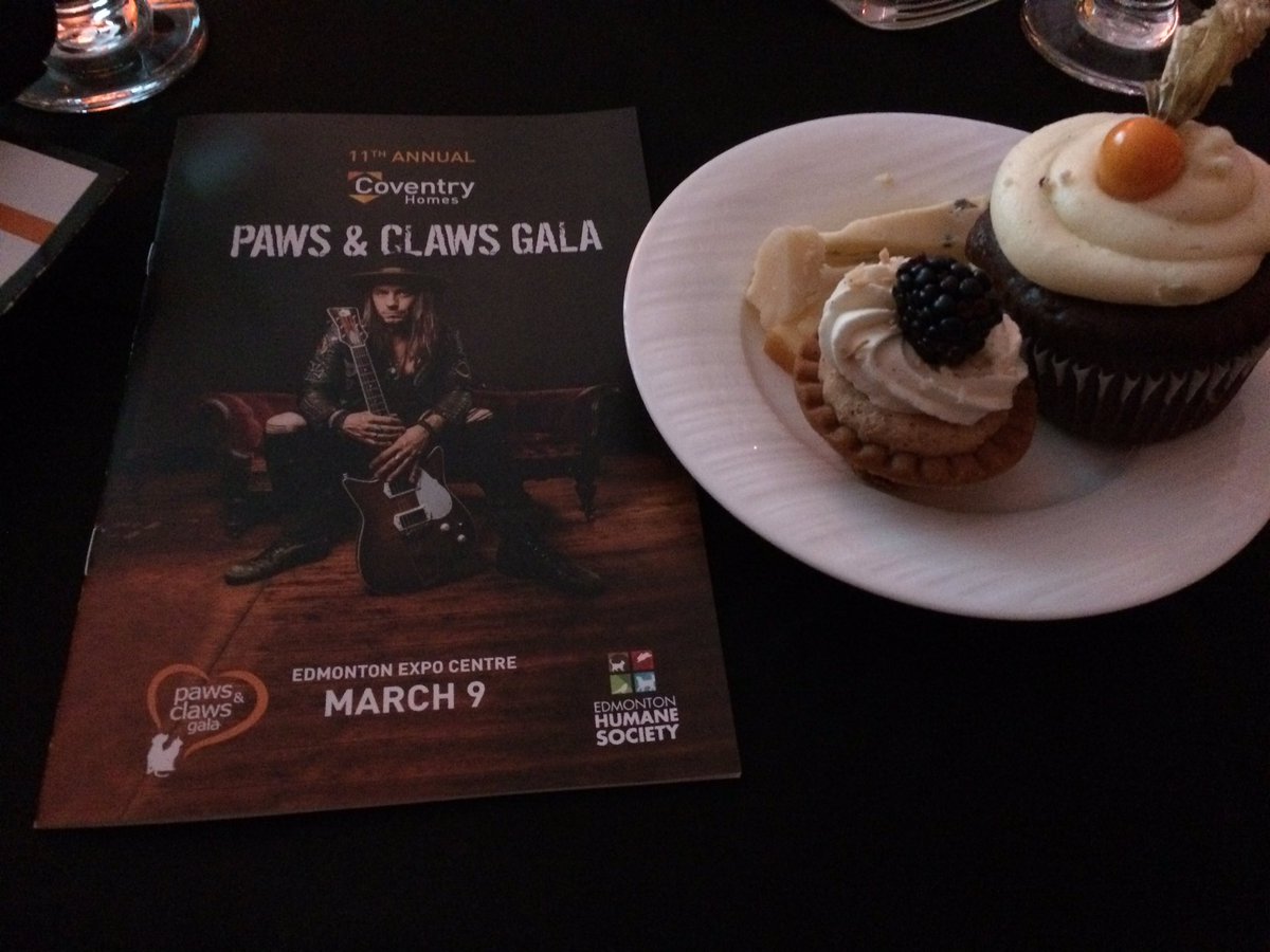 TimFerrisBiz's tweet photo. Great time at the @EdmontonHumane society Paws and Claws Gala! https://t.co/B9OZ8gzs4X