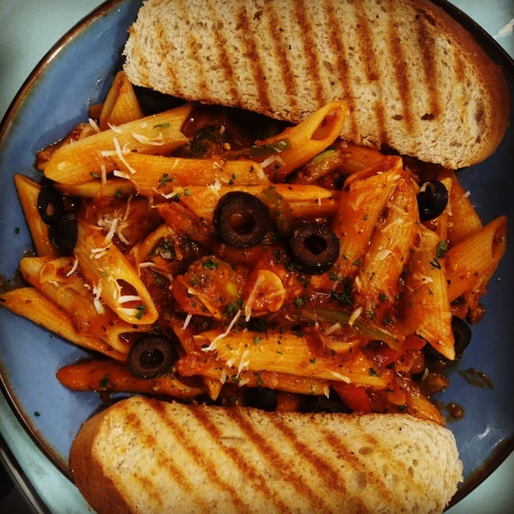 urgeforfood's tweet photo. Penne pasta in red sauce with grilled bread π#Sundaymotivation
.
.
.
#pastalover #pastamaniac #pasta #patnadiaries #biharfoodie #foodiesofinstagram #foodlover #italianfood #italianpasta #hungrysoul #foodphotography #patnadiaries #grilledbread https://t.co/ZSxQVBu1Ni