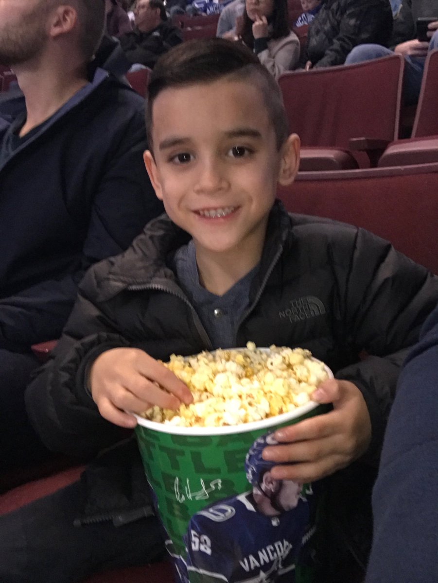 CortneyLessard's tweet photo. Gotta love #bottomless #popcorn #weareallcanucks #seasonticketholder #fanforlife #carsongraylessard https://t.co/F3TmhpRrwi