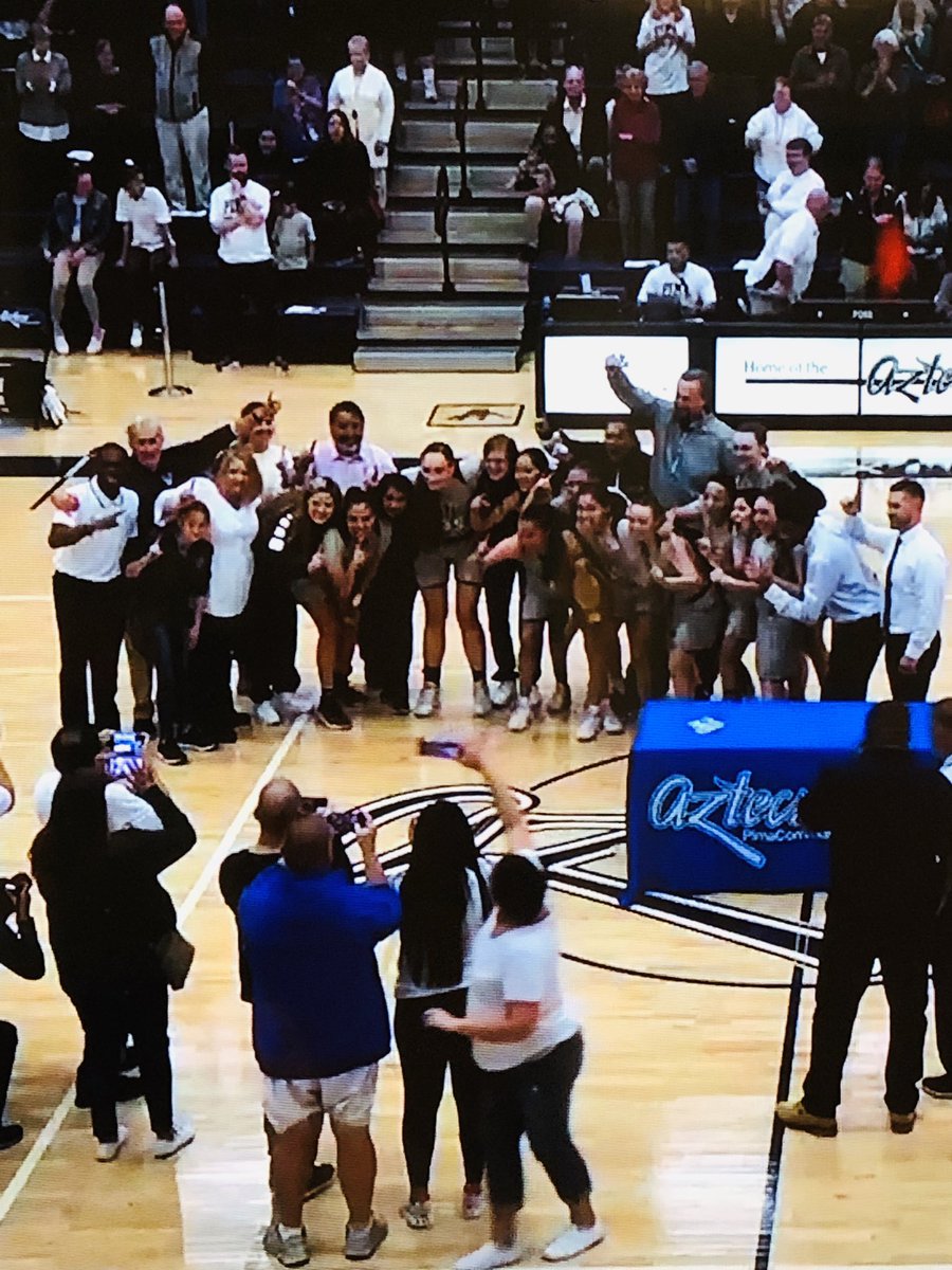 cklassen25's tweet image. Let’s GOOOOOO!!!! So proud of @AztecCoachTodd and the team!!! Time to get on that PLANE!!!!! ✈️🙌🏼🏆✂️ #Champs #OffToNationals #AlwaysAnAztec