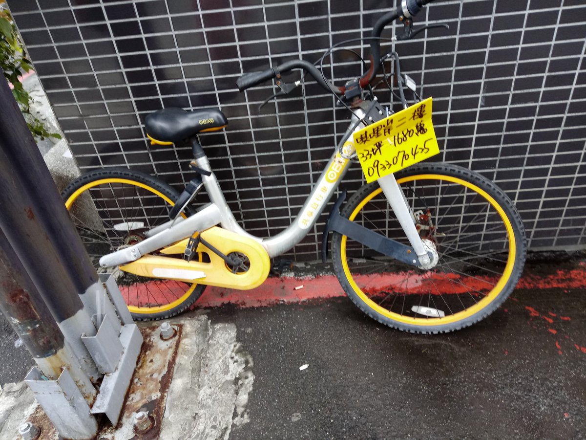 JohnAEastwood's tweet photo. Abandoned and broken #Obikes used for posting real-estate advertisements in Taipei. https://t.co/LVM1qvrfpZ