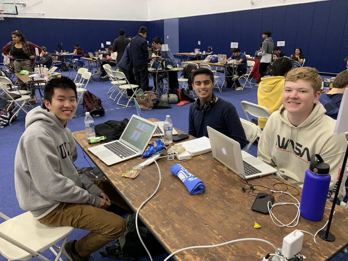 johnphua's tweet image. A visit to the @menloschool #menlohacks.  Giving moral support to @ThreeComma team. Hour 9 of the 24 hour sprint hackerthon.  A full house of next-gen hackers. #Hackerthon