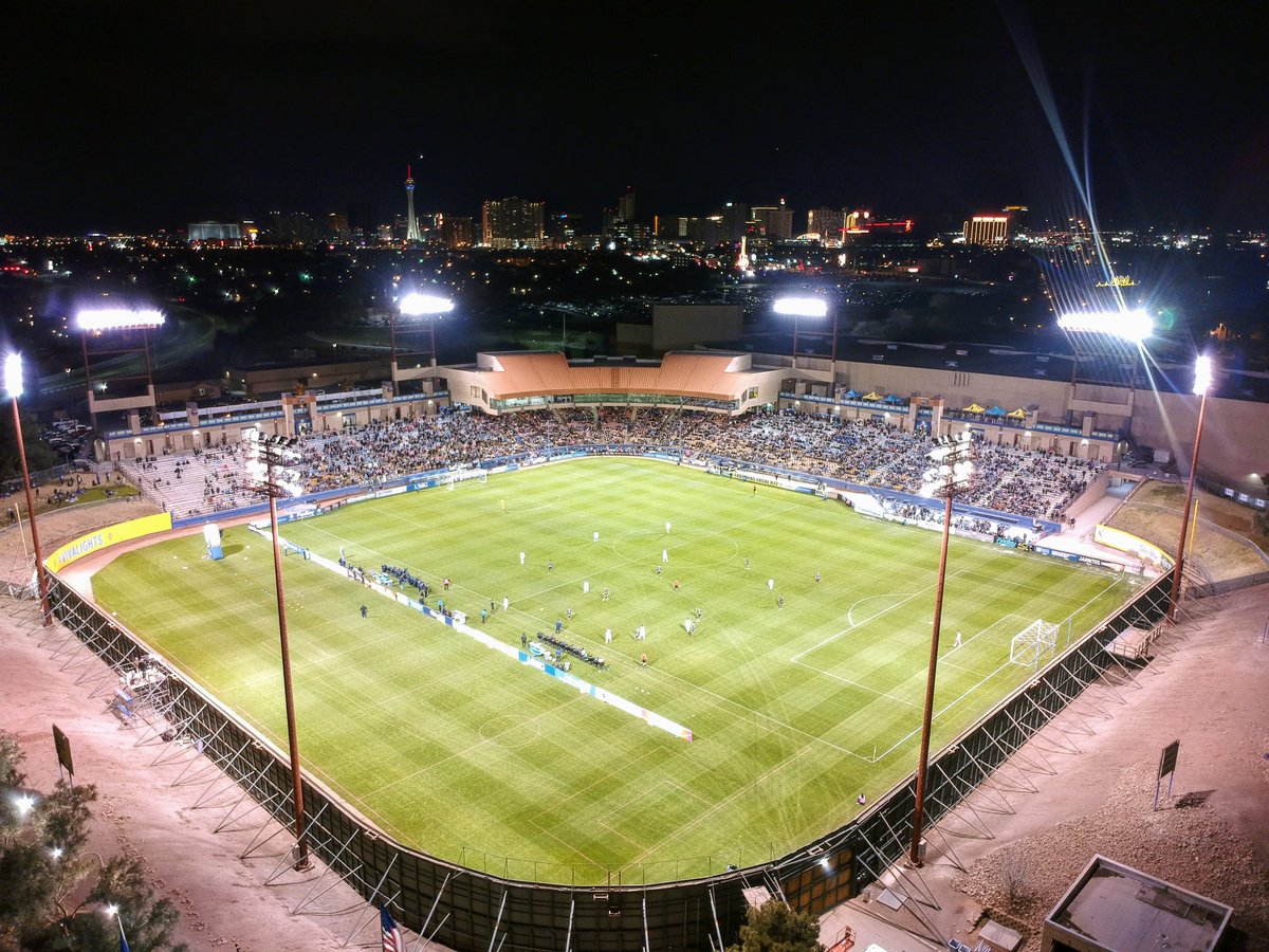 DustinAmatori's tweet photo. @lvlightsfc ⚽ under the 🌃 of Sin City Las Vegas #CashmanField https://t.co/pt22df1qde