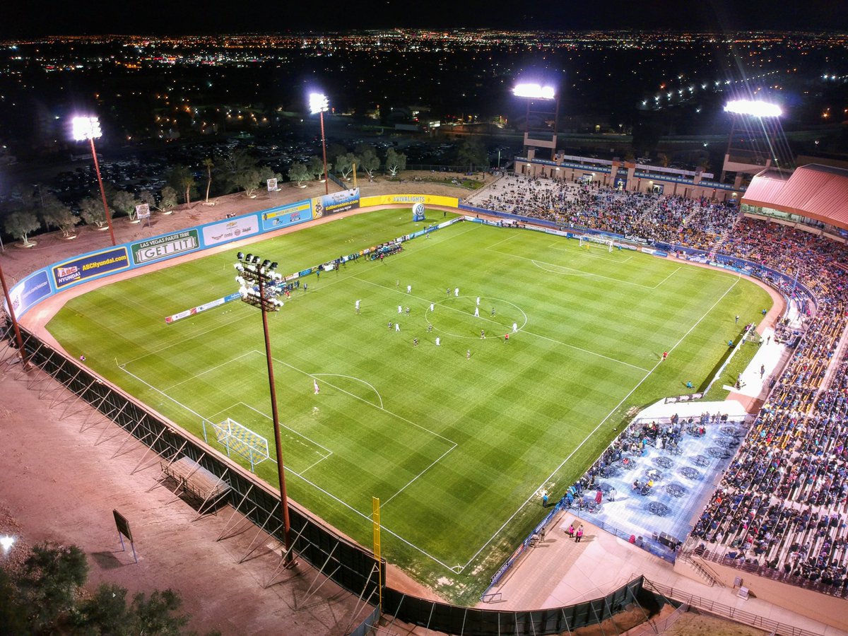 DustinAmatori's tweet photo. @lvlightsfc ⚽ under the 🌃 of Sin City Las Vegas #CashmanField https://t.co/pt22df1qde