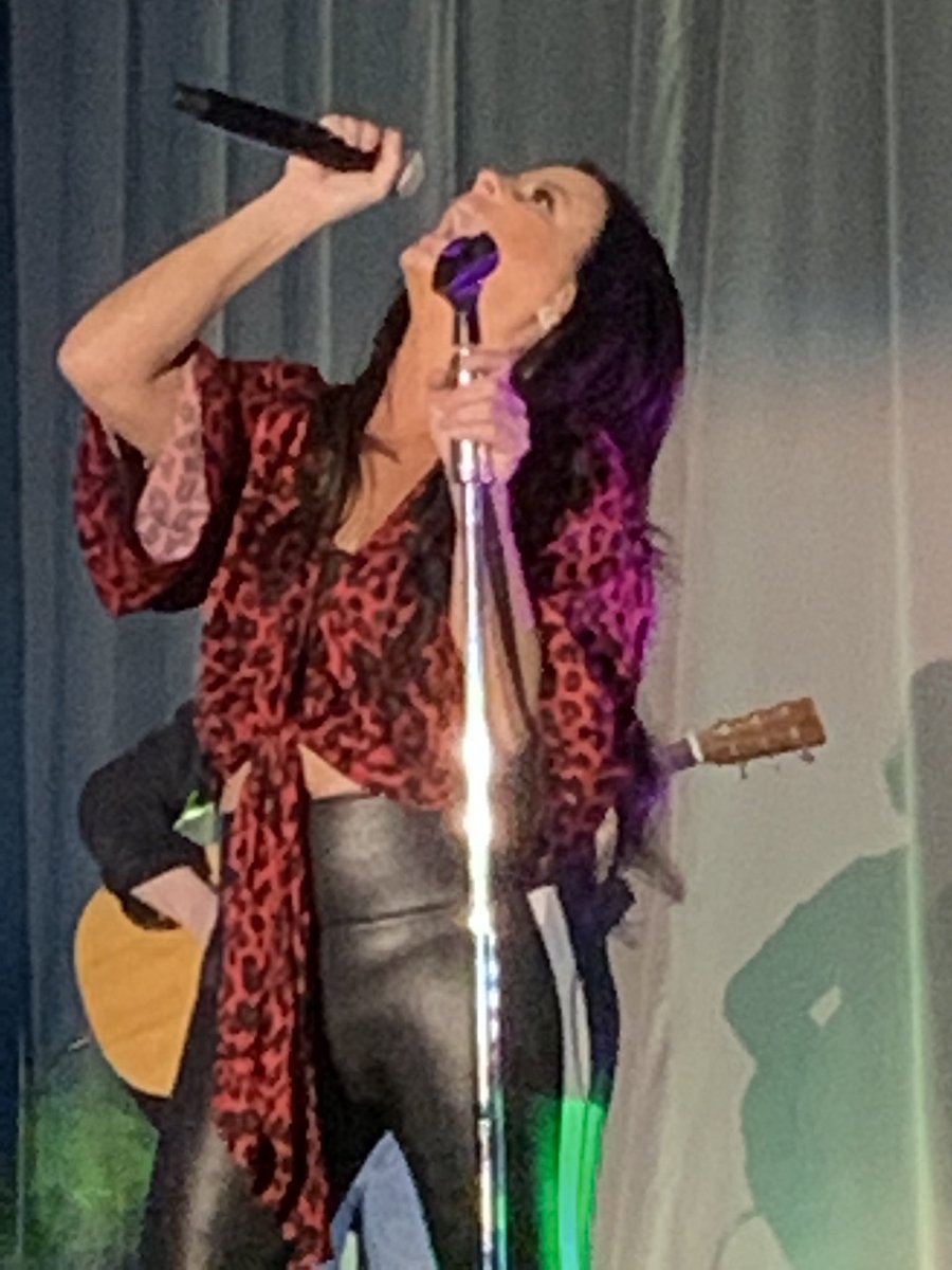 kathastuart's tweet photo. Amazing event benefitting Summit Counseling’s efforts to help students face mental health issues. Thx to @saraevansmusic, @russfox5, @epmsprincipal, @WillToLiveOrg &amp; the many other sponsors/participants.  @SummitCoCtr @FultonCoSchools @CJ_FCS_CAO @CMatthewsFCS https://t.co/rZrb8Z9nmz