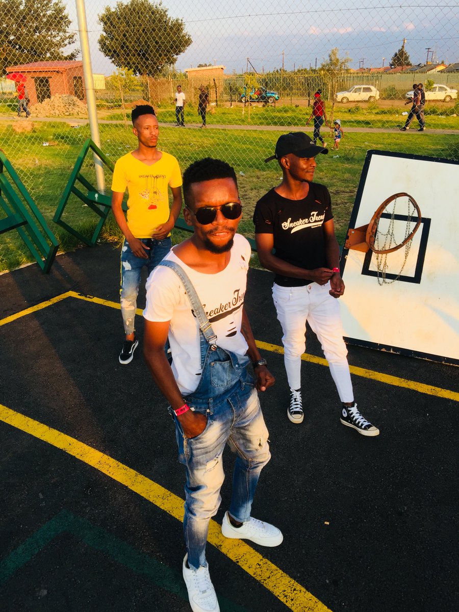 SneakerTrend1's tweet photo. SneakerTrend_SA EssenceOfStyle Jeans Available
Nationwide Delivery
Aramex (Overnight)
2-3 Days Delivery
DM for Prices / Order’‼️(Limited Stock/ Sizes)‼️
#SneakerTrend_SA #EssenceOfStyle #StreetWear #STclothing https://t.co/2DP7kHO9pi