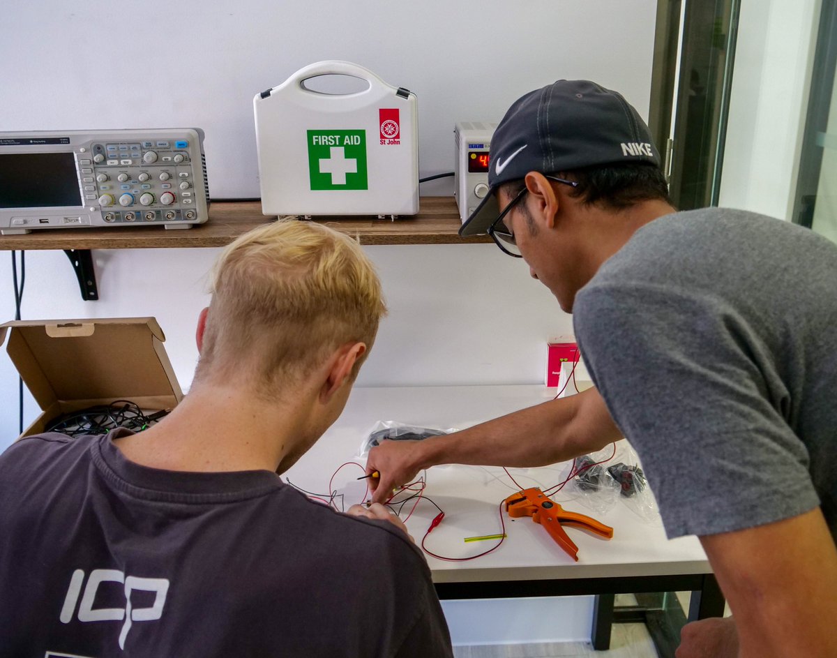 ArcIncubator's tweet photo. Prototypes are well underway! 🙌🏻 less than 4hrs until pitches! 
#hardwareSWBNE #startups #arcincubator #techstars #events #creative #founders #prototype #development https://t.co/hgHcB6R9M1