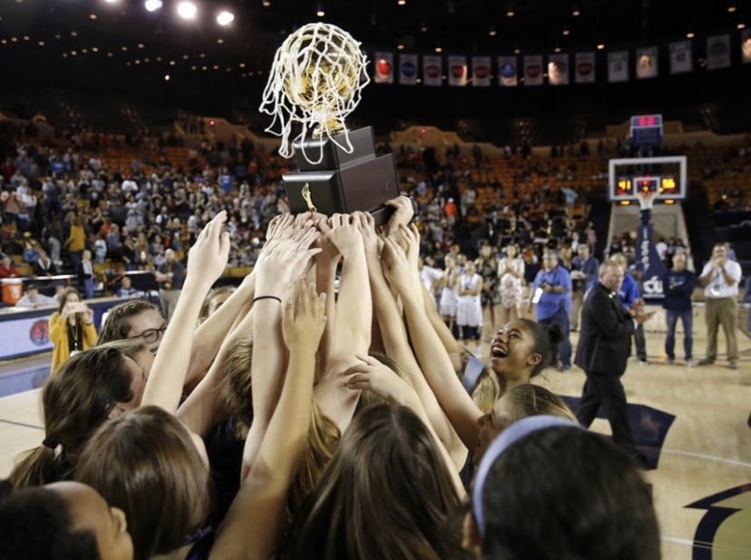 rainpeytonn's tweet photo. 2019 5A STATE CHAMPS #family https://t.co/upG2oGIJpv