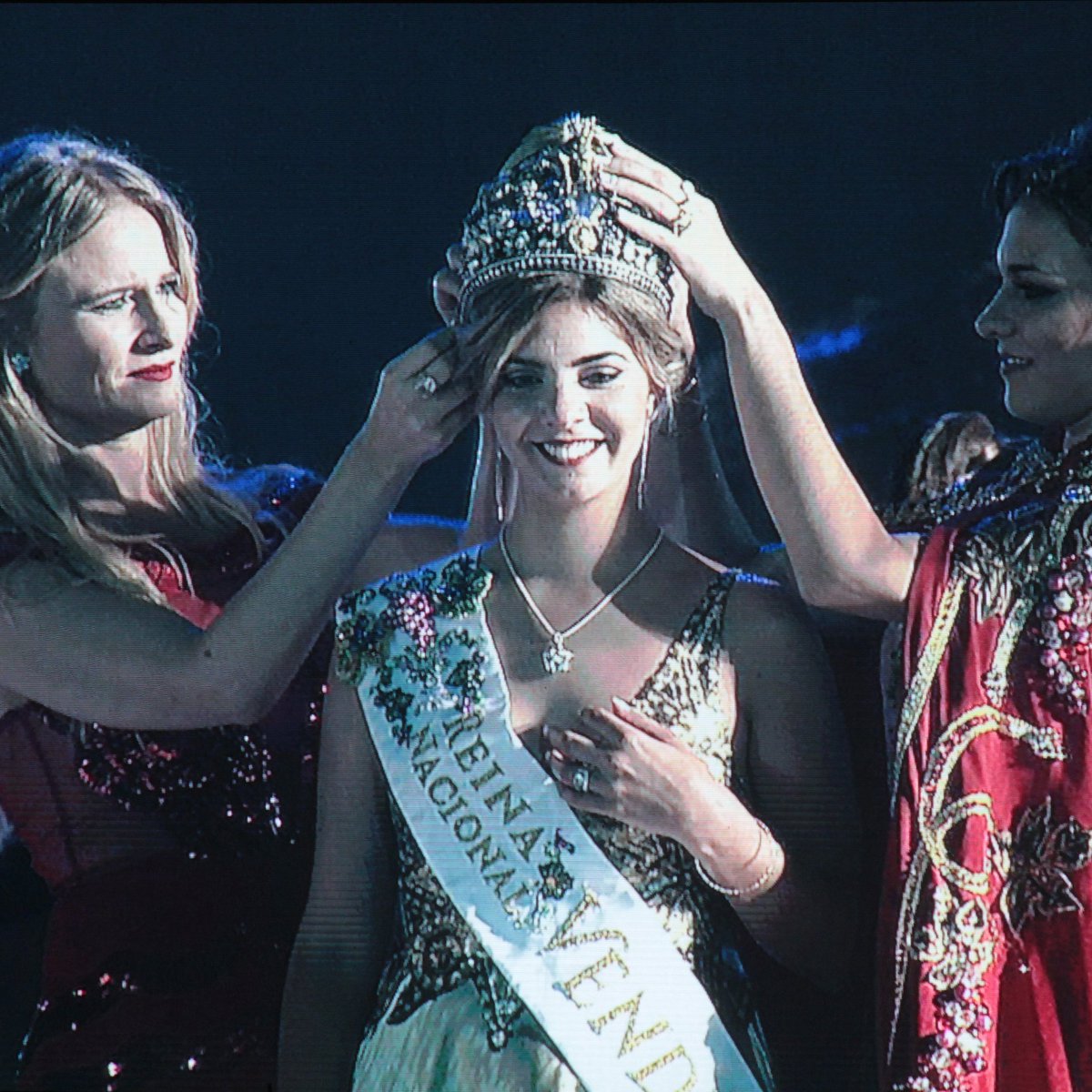 LauraMicames's tweet photo. ¡Felicidades San Carlos! 😊👏❤👑🍇 https://t.co/RVqgAozapg